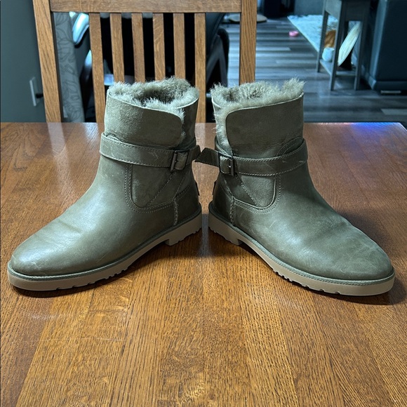 NWOT UGG Women's Olive Green Ankle Boots with Fur Lining Size 7 - Picture 15 of 16